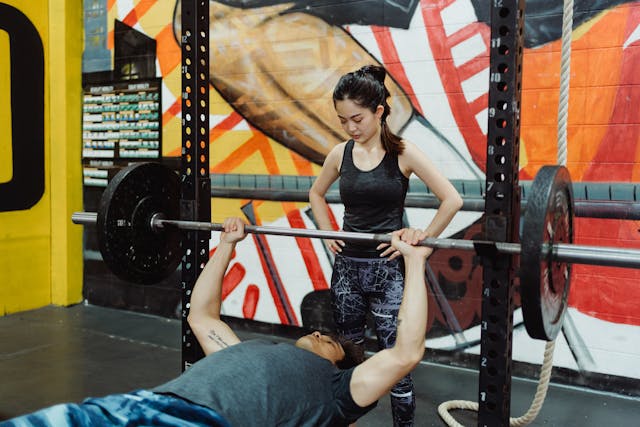 What Beginners Never Get Told About Weight Training: 10 Tips to Start&nbsp;Strong.
